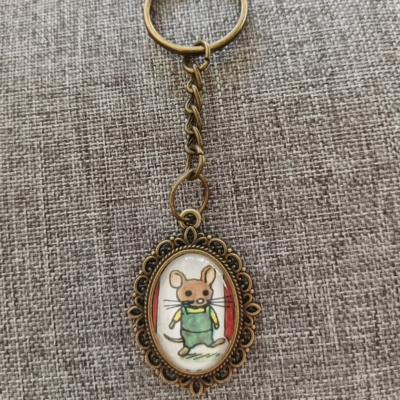 Richard Scarry 1970s book page keyring Mouse - Picture 5 of 5